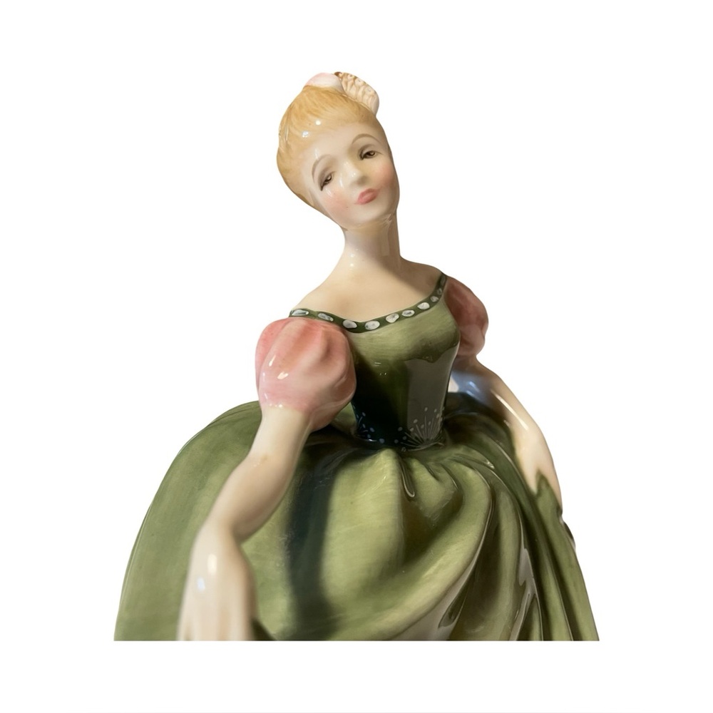 👑🌸 Vintage 1966 Royal Doulton Bone China Figurine – "Michele" HN2234 🌿👗